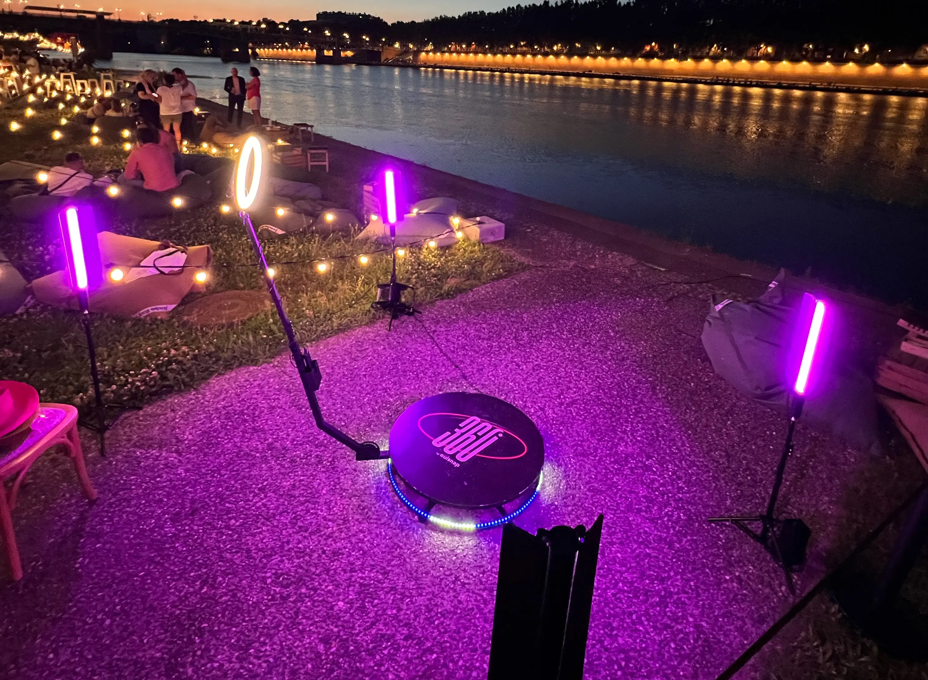 Spinner 360 Ouisnap installé en soirée outdoor, Toulouse